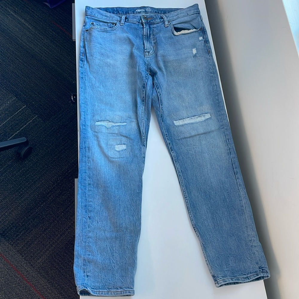 Men’s Distressed Jeans